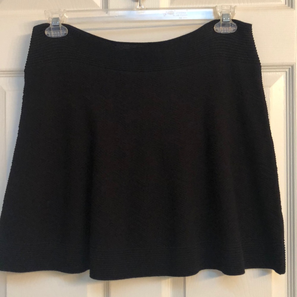 Max Studio black 🖤 textured mini skirt size LARGE